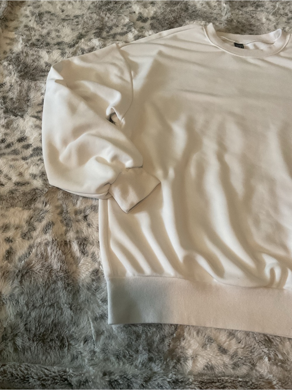 Women’s SHEIN White Crewneck Sweatshirt - Minimal Pullover - Picture 4 of 7